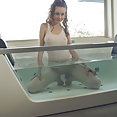 Emily Bloom nice tits in bathtub - image 